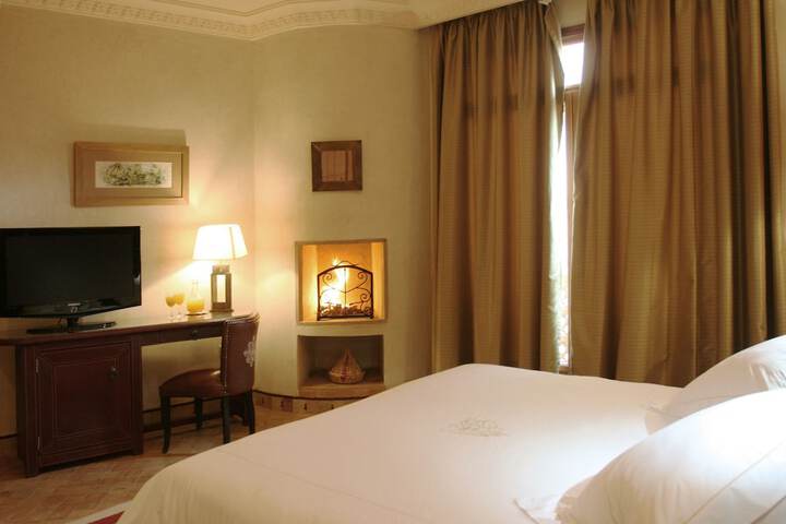 Room 14 of 93