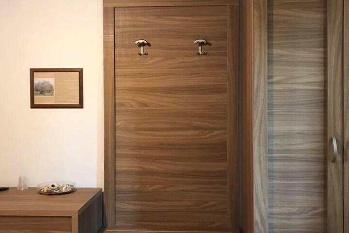 Room 12 of 27