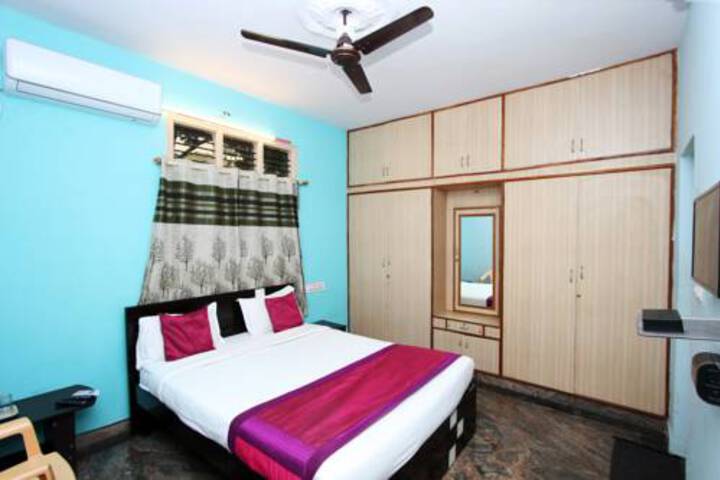 Room 2 of 8