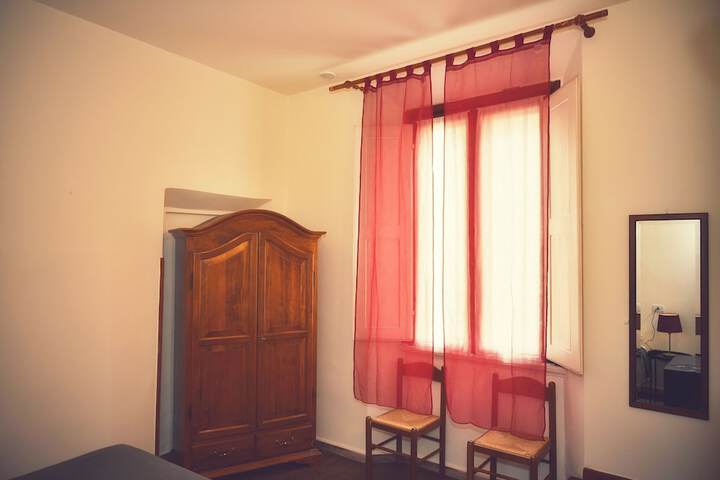 Room 5 of 27