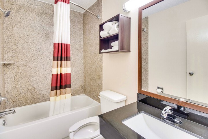ADA Accessible Deluxe Queen (10 of 22)