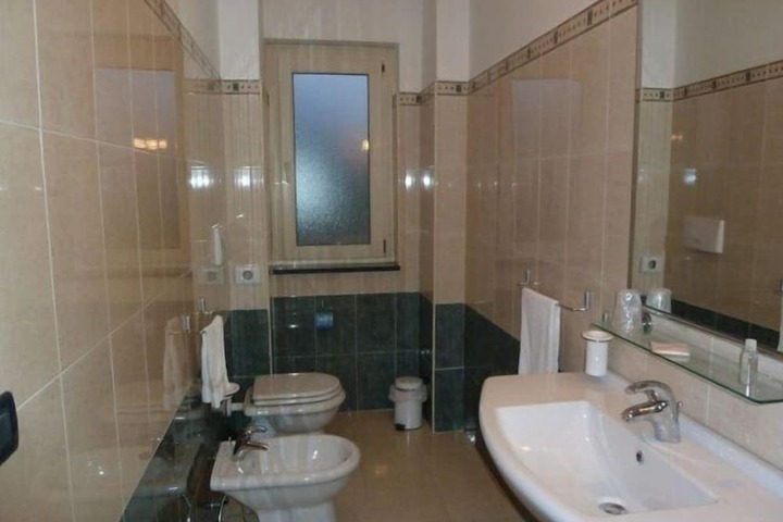 Room 15 of 53
