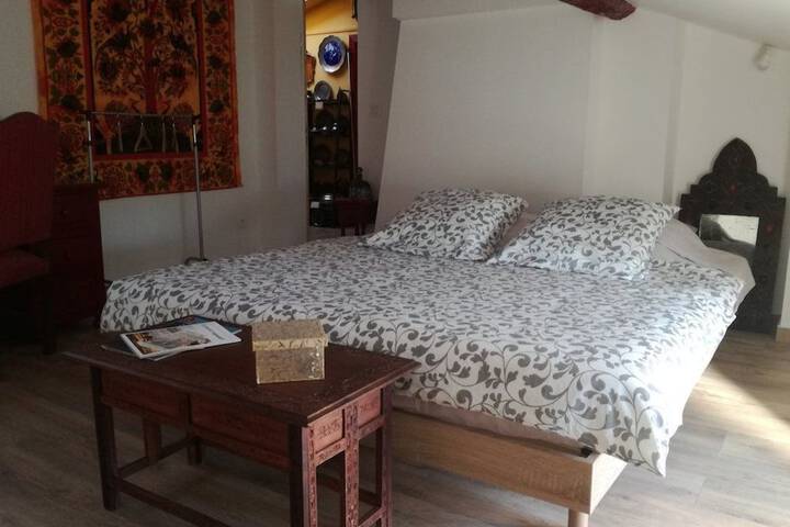 Room 5 of 8
