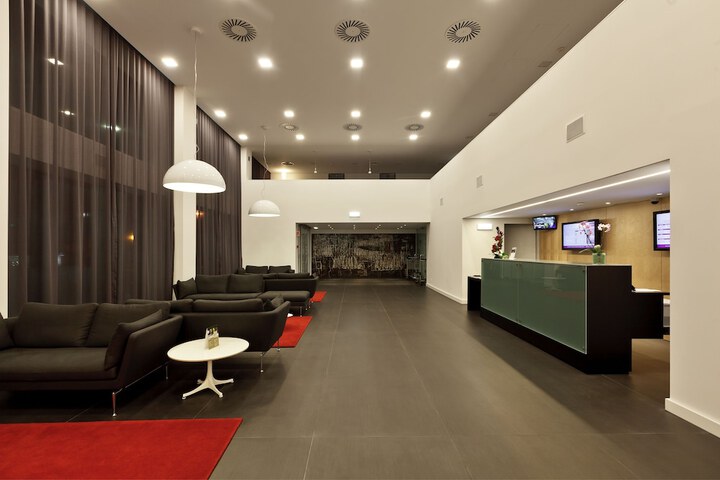 Entrance & Lobby
