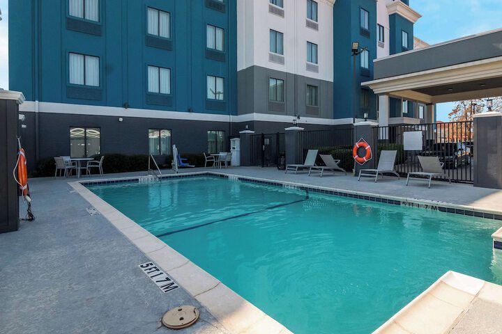 Hotel with Pool
