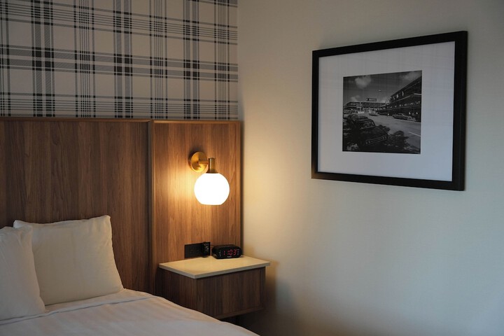 1 King Bed Premium (18 of 21)