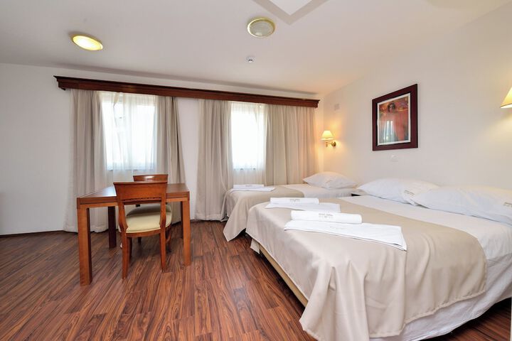 Room 12 of 44