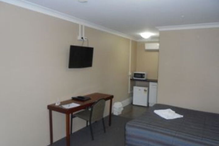Room 4 of 13