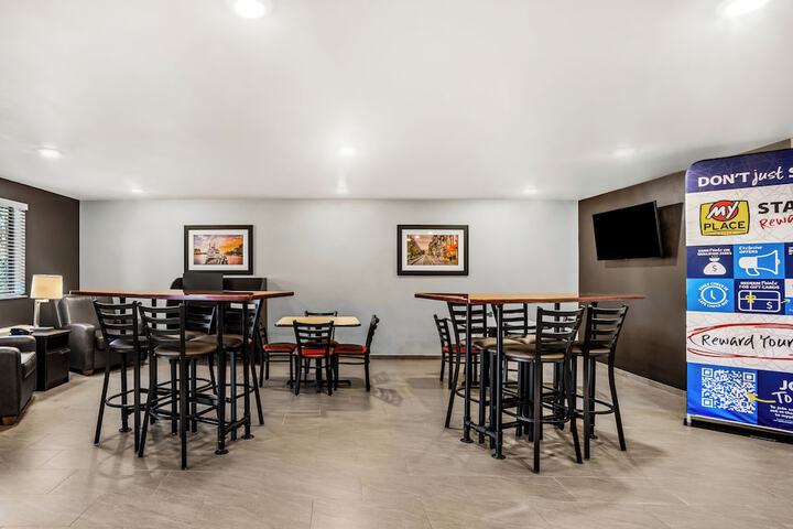 Business Center 23 of 23