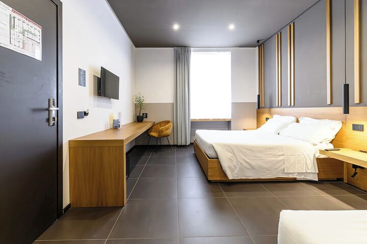 Room 9 of 27