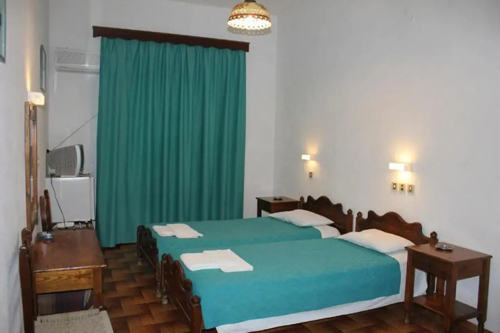 Room 4 of 8