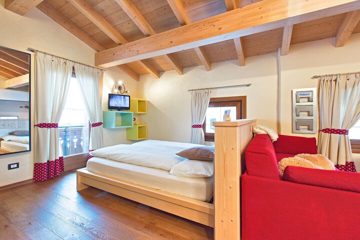 Room 5 of 20