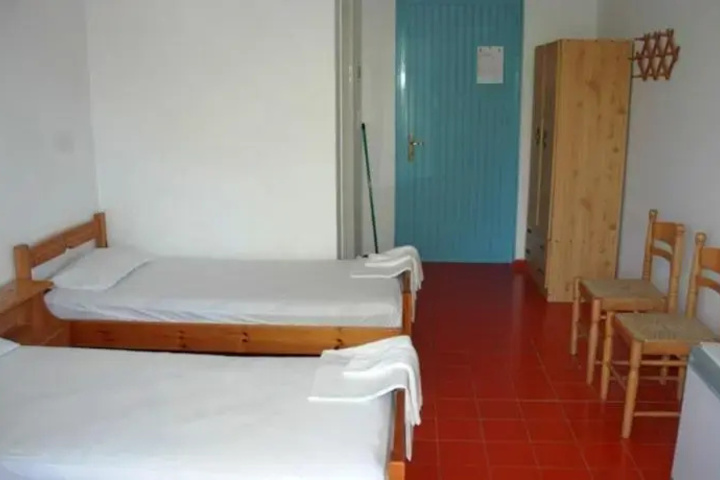 Room 4 of 7