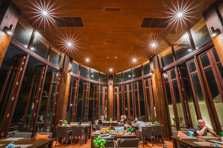 Dining 44 of 69