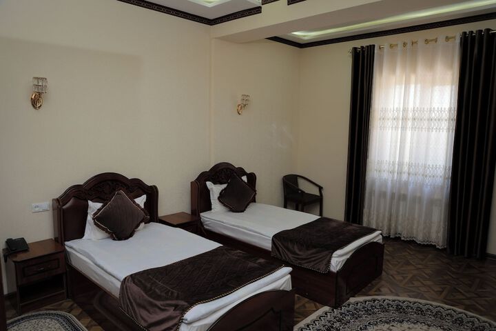 Room 10 of 26