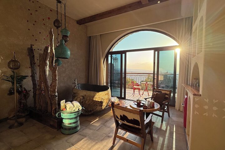 Room 43 of 202