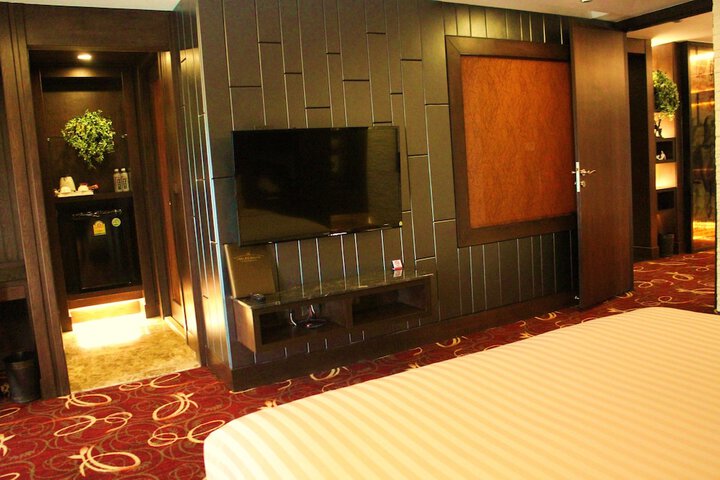 Room 16 of 42