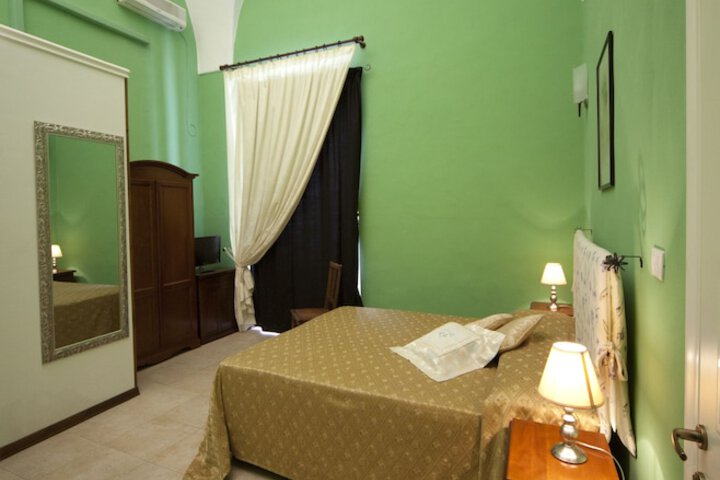 Room 15 of 90