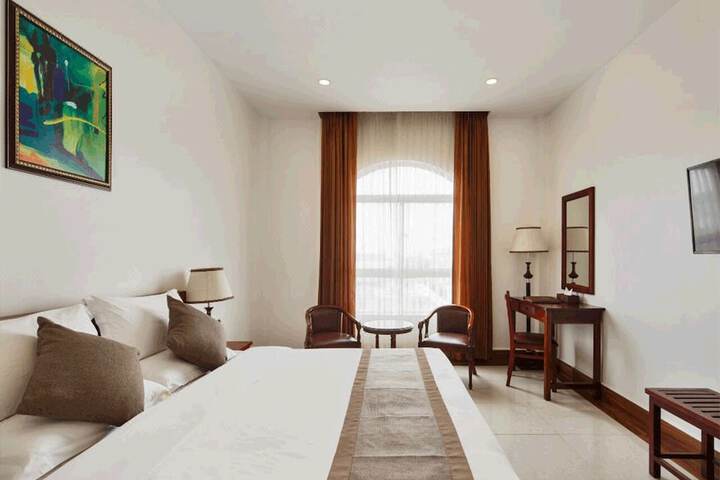 Room 7 of 28