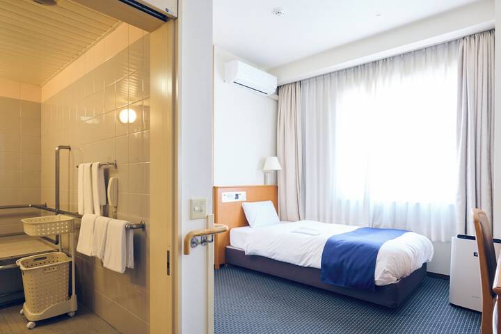 Room 7 of 27