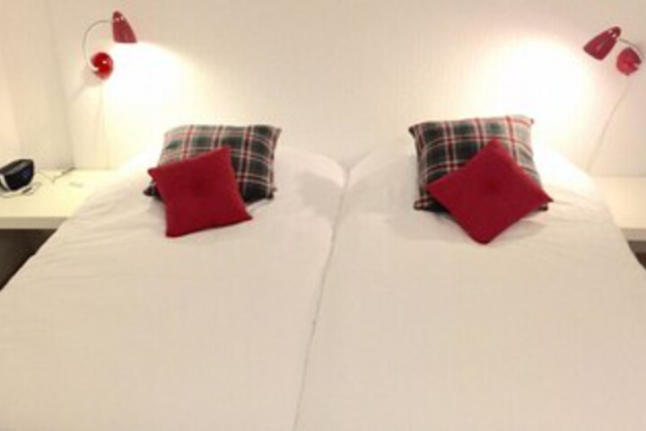 Room 7 of 10
