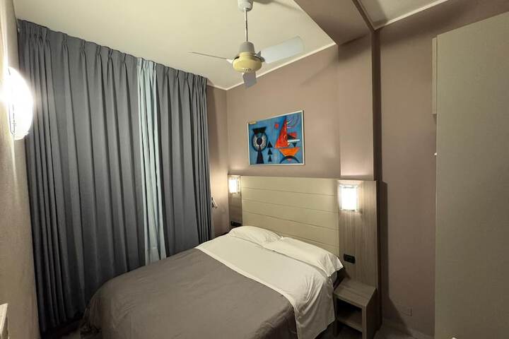 Room 13 of 37