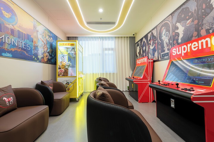 Room 30 of 43