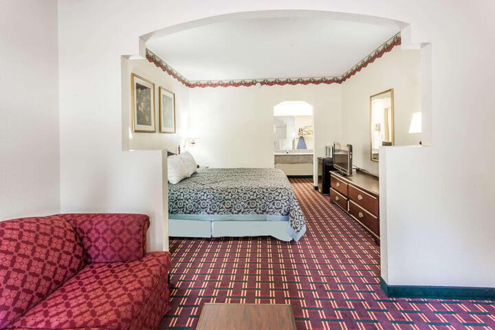 2 Queen Beds (10 of 10)