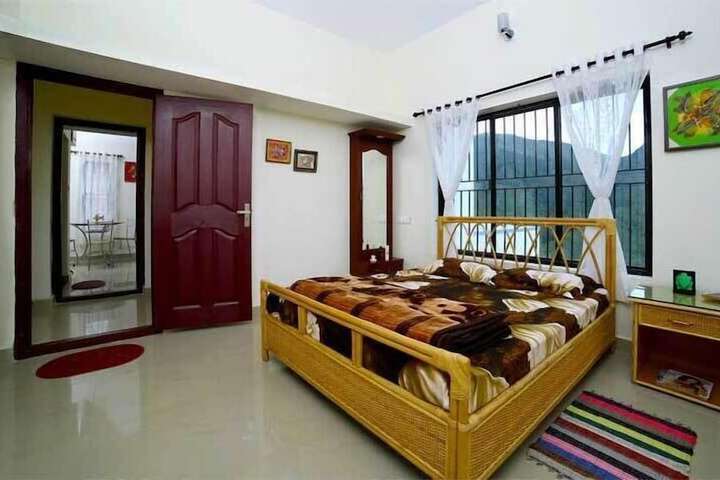 Room 2 of 44