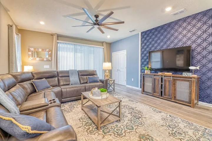Room 4 of 28