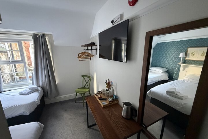Room 8 of 19