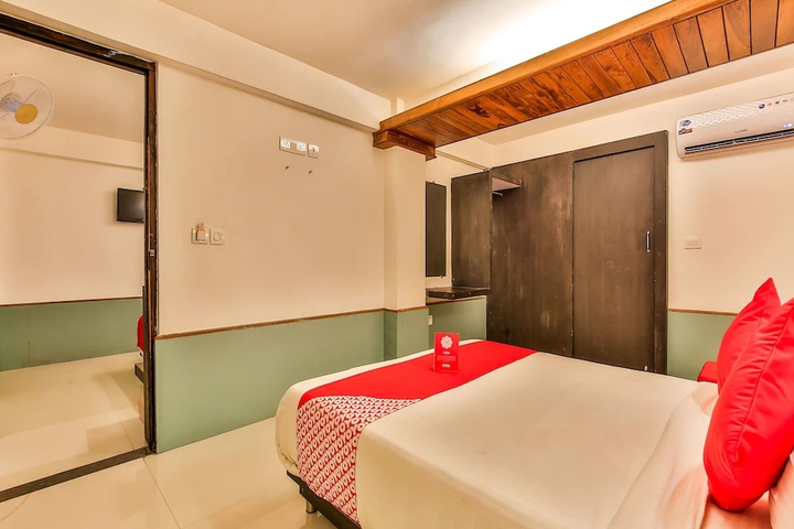 Room 4 of 13