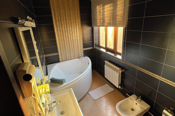 Room 12 of 23