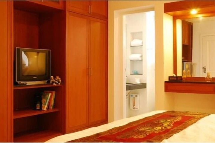 Room 4 of 14