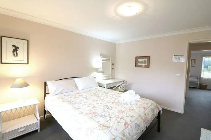 Room 4 of 15