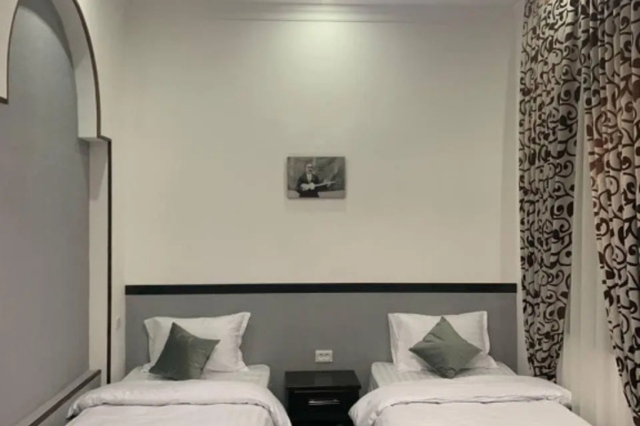 Room 2 of 5