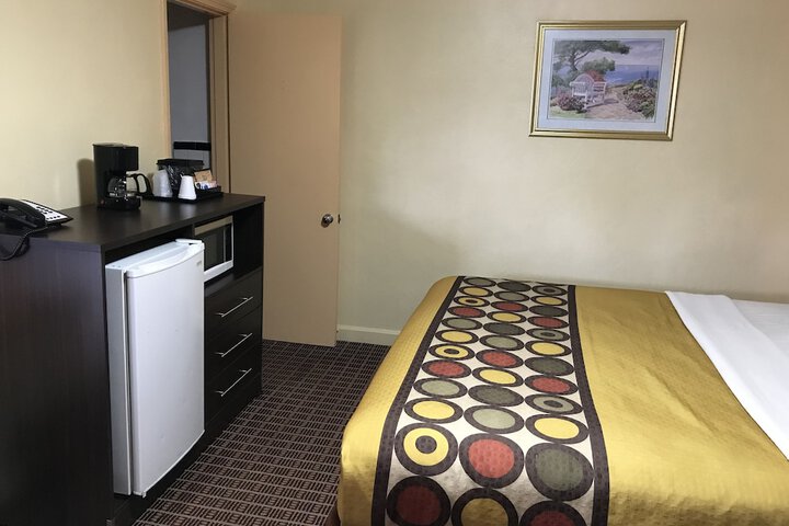 Room 17 of 39