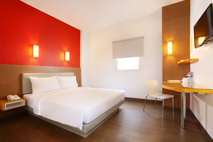 Room 6 of 18