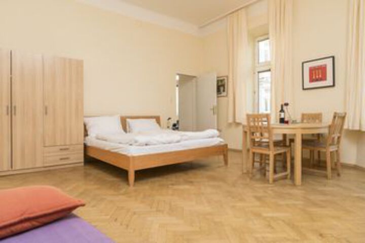 Room 52 of 122