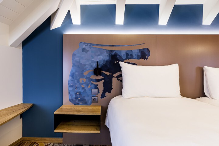 Room 4 of 89