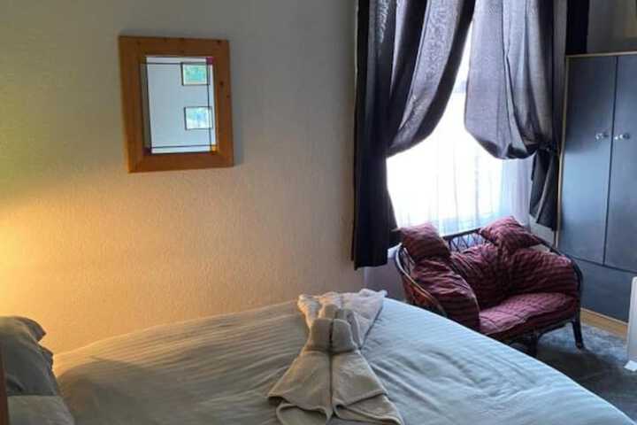 Room 3 of 32