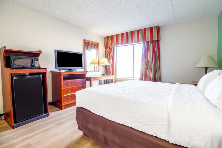 1 King Bed (2 of 38)