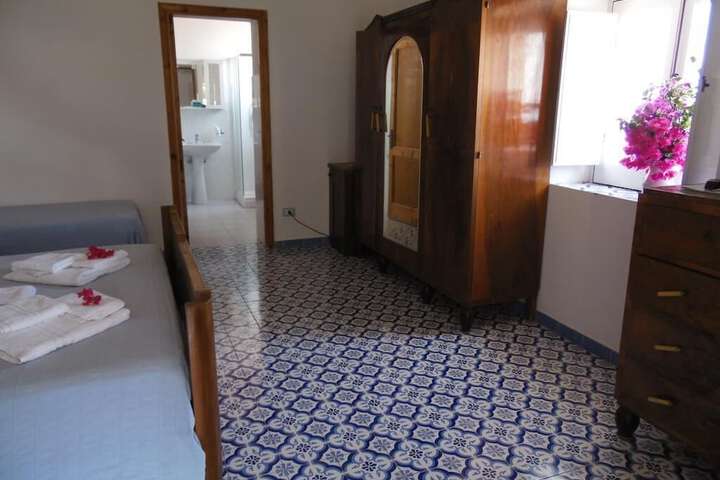 Room 12 of 72