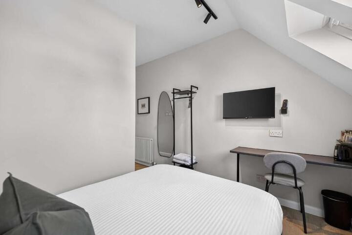 Room 19 of 38