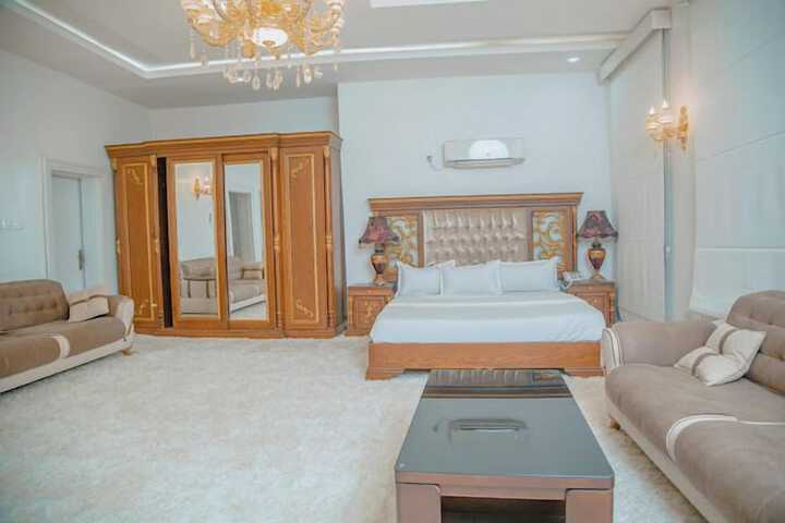 Room 6 of 35