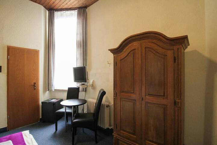 Room 10 of 71