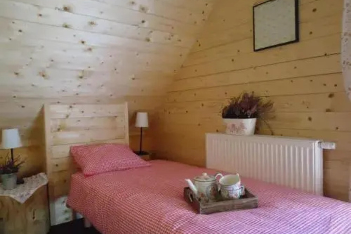 Room 5 of 18
