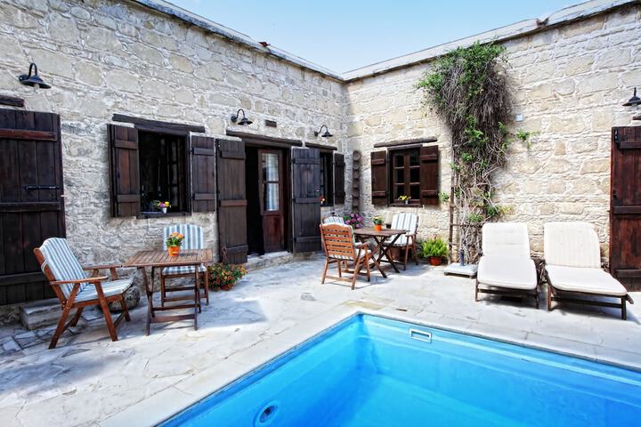 Hotel with Pool