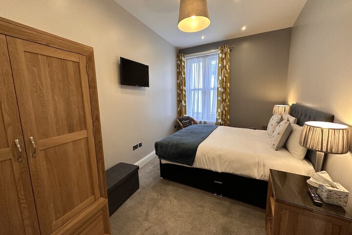 Room 10 of 77