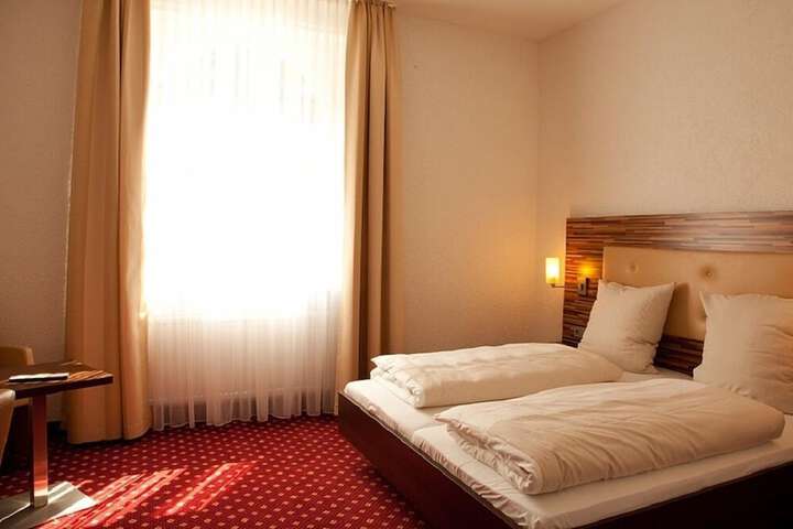 Room 4 of 43